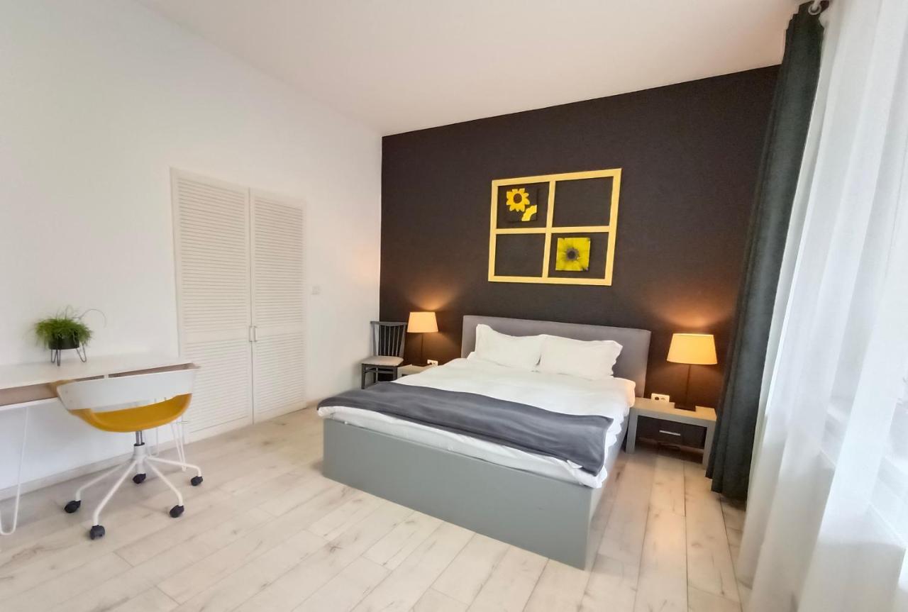 Pif Apartments Sadoveanu Braşov Exteriör bild